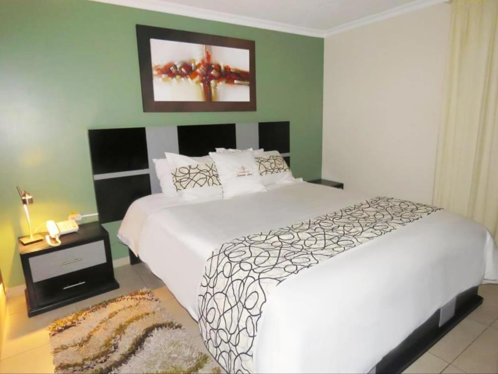 Land Hotel Tababela